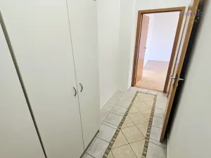 Prodej bytu 2+1, Kralupy nad Vltavou - Lobeček, nám. Mládežníků, 53 m2