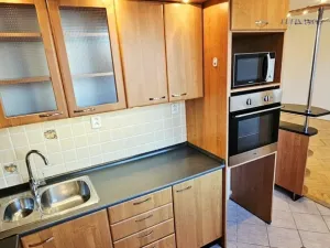 Pronájem bytu 2+1, Kralupy nad Vltavou - Lobeček, nám. Mládežníků, 53 m2