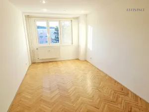 Pronájem bytu 2+1, Kralupy nad Vltavou - Lobeček, nám. Mládežníků, 53 m2