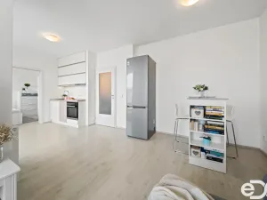 Prodej bytu 2+kk, Hradec Králové, Antonína Petrofa, 39 m2