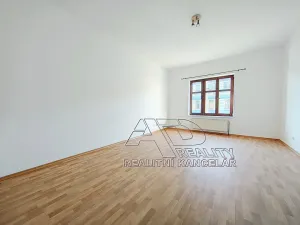 Pronájem bytu 1+1, České Budějovice, Husova tř., 40 m2