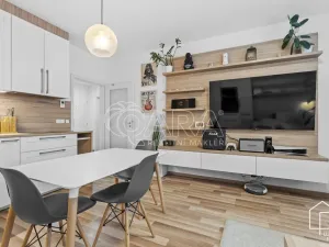 Prodej bytu 2+kk, Praha - Uhříněves, Oty Bubeníčka, 51 m2