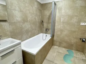 Pronájem bytu 3+kk, České Budějovice, tř. 28. října, 76 m2