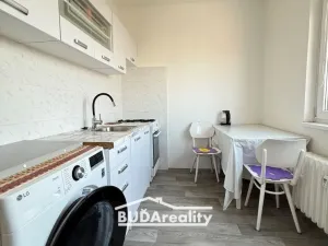 Pronájem bytu 2+1, Zlín - Malenovice, Milíčova, 57 m2