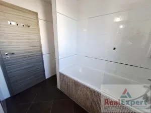 Prodej bytu 2+kk, Praha - Pitkovice, Lošáková, 67 m2