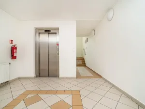 Pronájem bytu 2+kk, Praha - Řeporyje, Wiesenthalova, 59 m2