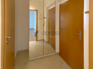 Pronájem bytu 2+1, Praha, Nademlejnská, 35 m2