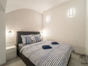 Pronájem bytu 2+kk, Praha - Karlín, Sokolovská, 40 m2