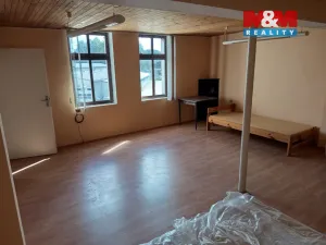 Pronájem skladu, Doksy, Valdštejnská, 1730 m2