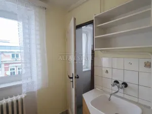 Prodej bytu 2+1, Karlovy Vary - Drahovice, Vítězná, 58 m2