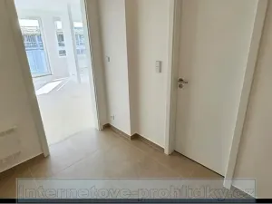Pronájem bytu 2+kk, Praha - Dolní Měcholupy, Diblíkova, 42 m2