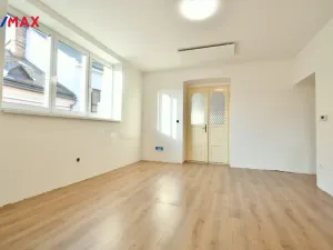 Pronájem bytu 3+1, Nová Paka, Masarykovo náměstí, 93 m2