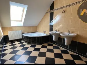 Pronájem rodinného domu, Postřižín, Duhová, 176 m2