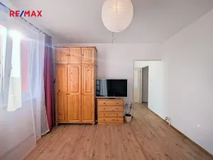 Pronájem bytu 1+kk, Praha - Černý Most, Doležalova, 33 m2