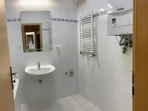 Pronájem bytu 2+kk, Jesenice, Cedrová, 46 m2