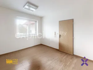 Pronájem kanceláře, Vizovice, Masarykovo nám., 15 m2