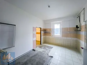 Pronájem výrobních prostor, Hostomice, Tyršovo náměstí, 220 m2