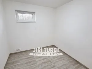 Pronájem bytu 2+kk, Praha - Kbely, Toužimská, 46 m2