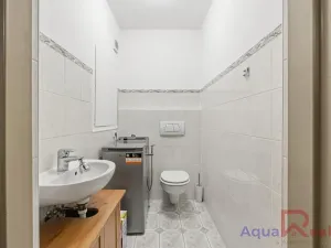 Prodej bytu 2+kk, Karlovy Vary, nám. V. Řezáče, 68 m2