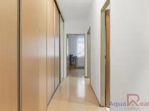 Prodej bytu 2+kk, Karlovy Vary, nám. V. Řezáče, 68 m2