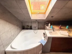 Pronájem půdního prostoru, Praha - Smíchov, Staropramenná, 100 m2