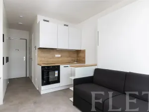 Pronájem bytu 1+kk, Praha - Smíchov, Plzeňská, 20 m2