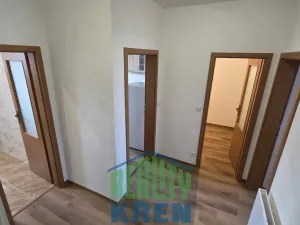 Pronájem bytu 2+1, Roztoky, Tyršovo nám., 65 m2
