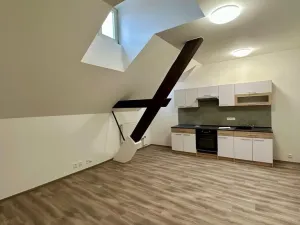 Pronájem bytu 3+kk, Cheb, náměstí Krále Jiřího z Poděbrad, 70 m2