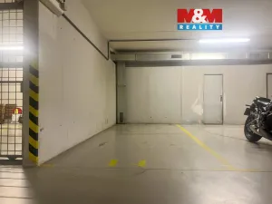 Pronájem garážového stání, Praha - Kunratice, Urešova, 12 m2