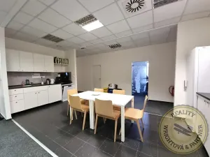 Pronájem kanceláře, Praha - Libeň, 714 m2