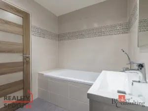 Pronájem bytu 2+1, Karlovy Vary - Drahovice, Maďarská, 61 m2