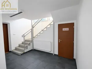 Pronájem obchodního prostoru, Hradec Králové, Vlčkovická, 700 m2