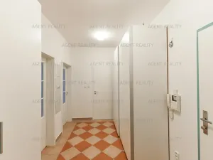 Pronájem bytu 2+kk, Praha - Břevnov, Slavníkova, 57 m2