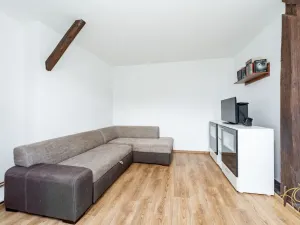 Prodej komerční nemovitosti, Studená, nám. Sv. J. Nepomuckého, 256 m2