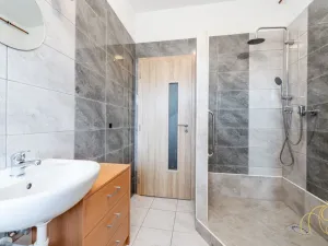 Prodej komerční nemovitosti, Studená, nám. Sv. J. Nepomuckého, 256 m2