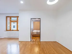 Pronájem bytu 2+kk, Praha - Žižkov, Žerotínova, 52 m2
