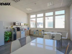 Pronájem kanceláře, Pardubice - Zelené Předměstí, Masarykovo náměstí, 416 m2