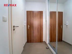 Pronájem bytu 1+kk, Velký Osek, U hřiště, 33 m2