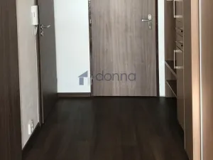 Pronájem bytu 2+kk, Praha, V křovinách, 49 m2