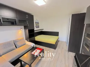 Pronájem bytu 1+1, Znojmo, Kuchařovická, 33 m2