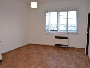 Pronájem bytu 1+kk, Praha - Břevnov, Šlikova, 29 m2
