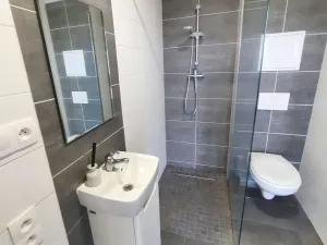 Pronájem bytu 1+kk, Karlovy Vary - Bohatice, Dubová, 38 m2