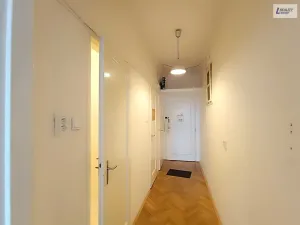 Pronájem bytu 1+kk, Praha - Vinohrady, Hradešínská, 32 m2