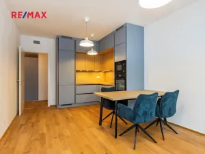 Pronájem bytu 2+kk, Praha - Radlice, U Komína, 53 m2