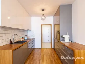 Pronájem bytu 2+kk, Praha - Strašnice, Zvěřinova, 68 m2
