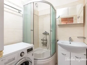 Pronájem bytu 2+1, Praha - Kobylisy, Čumpelíkova, 57 m2