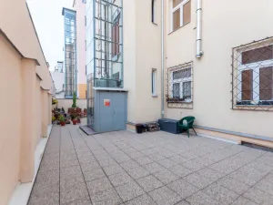 Pronájem bytu 1+1, Praha - Holešovice, Osadní, 37 m2