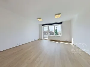 Pronájem bytu 1+kk, Praha - Velká Chuchle, Na hvězdárně, 35 m2