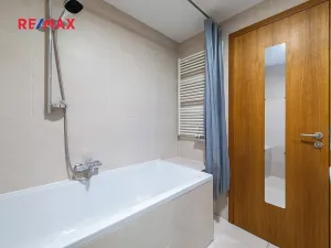 Pronájem bytu 2+kk, Praha - Žižkov, Ke kapslovně, 64 m2