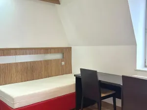 Pronájem bytu 1+kk, Praha - Suchdol, Suchdolské náměstí, 24 m2